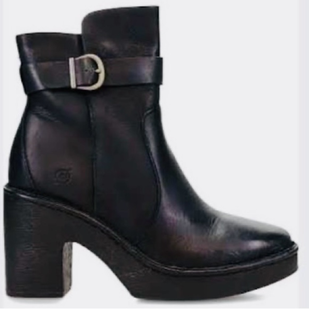 NWOT Women's Börn Black Leather Ankle Boots